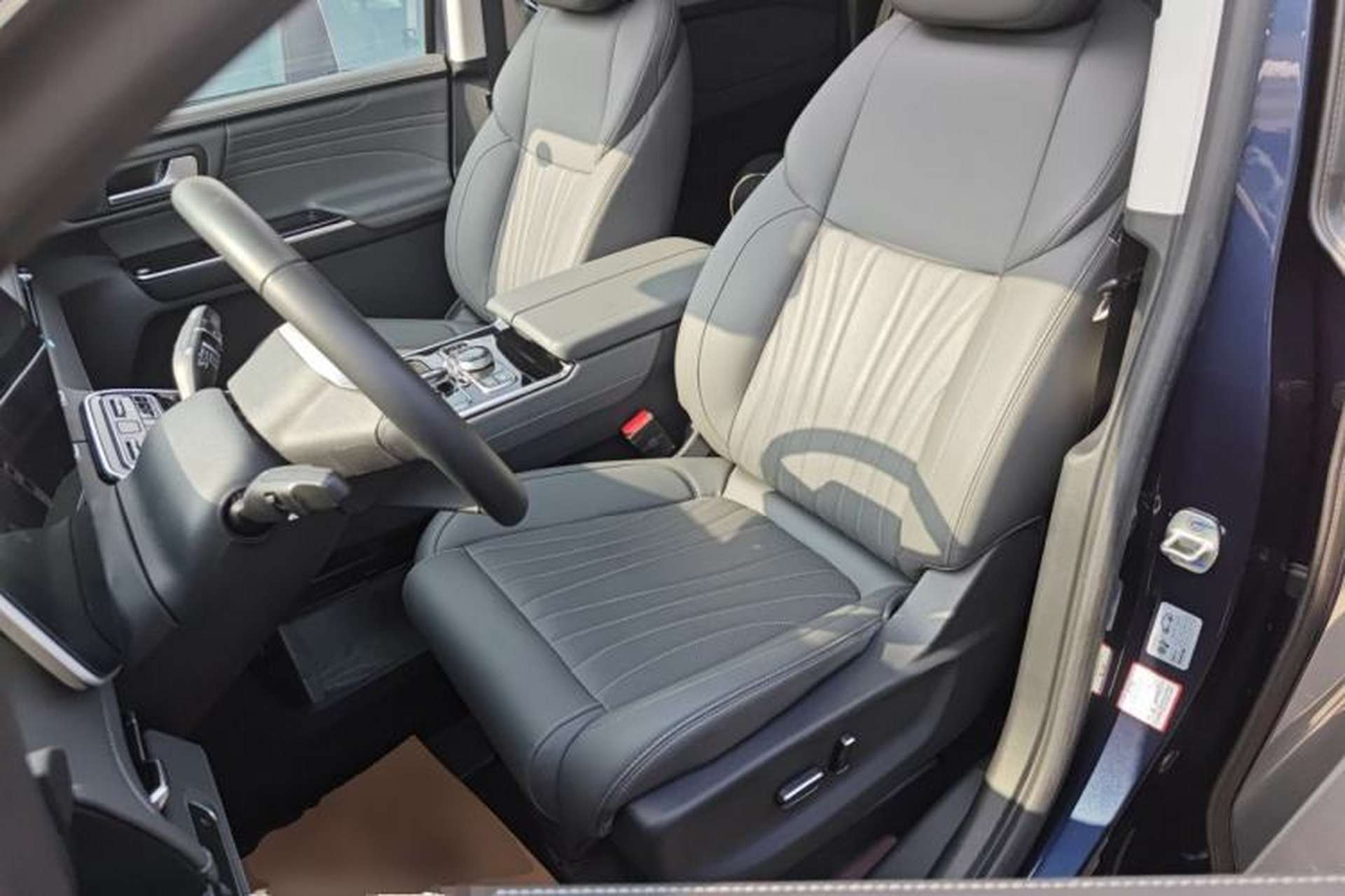 Used JAC Refine RF8 PHEV 2024 Zhiling Edition 1.5T 150KM Prestige Model – Lithium Iron Phosphate Left Front Seat
