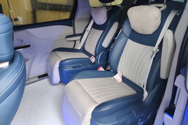 Used JAC Refine RF8 PHEV 2024 Zhiling Edition 1.5T 150KM Flagship Model – Lithium Iron Phosphate Left Rear Seat