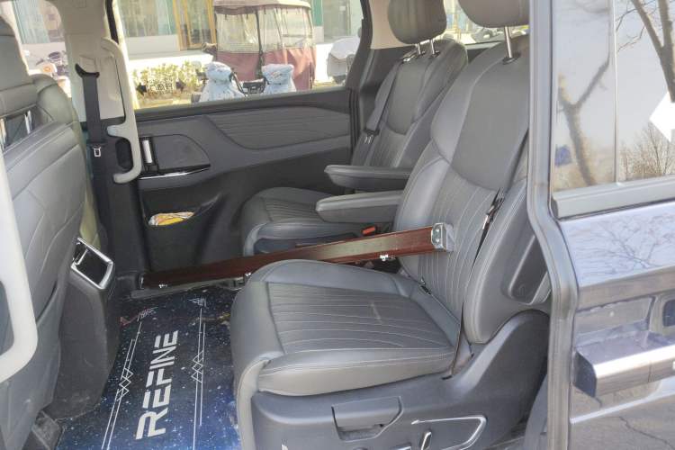 Used JAC Refine RF8 PHEV 2024 Zhiling Edition 1.5T 150KM Flagship Model – Lithium Iron Phosphate Left Rear Seat