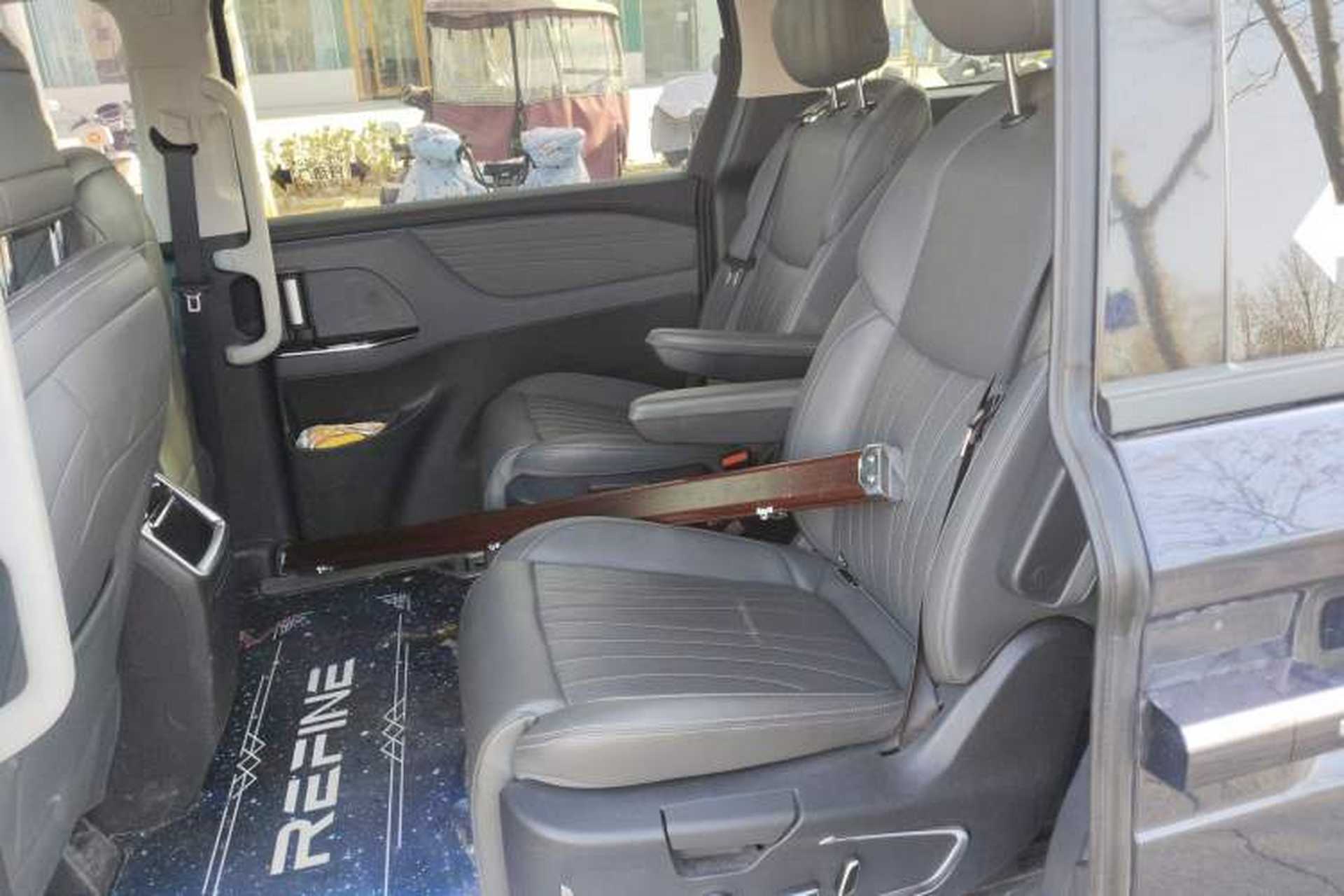 Used JAC Refine RF8 PHEV 2024 Zhiling Edition 1.5T 150KM Flagship Model – Lithium Iron Phosphate Left Rear Seat