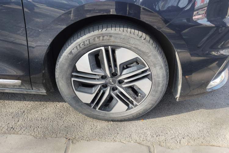Used JAC Refine RF8 PHEV 2024 Zhiling Edition 1.5T 150KM Flagship Model – Lithium Iron Phosphate Right Front Wheel Hub