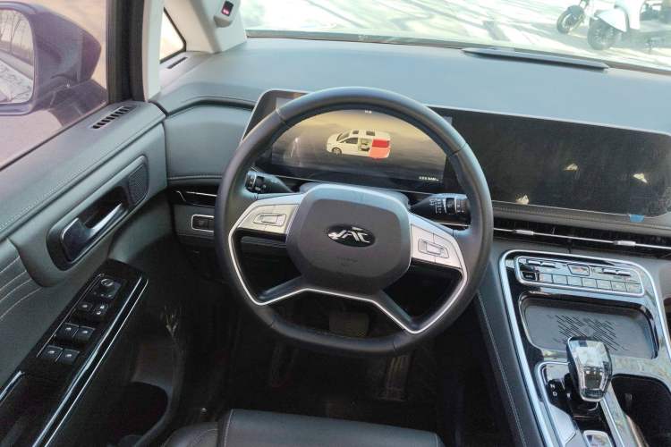 Used JAC Refine RF8 PHEV 2024 Zhiling Edition 1.5T 150KM Flagship Model – Lithium Iron Phosphate Steering Wheel