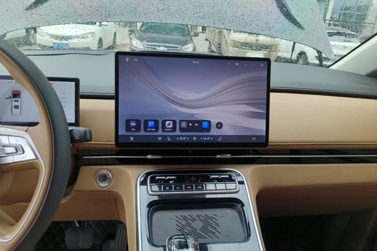 Used JAC Refine RF8 PHEV 2024 Hongmeng Edition 1.5T 150KM Flagship Model – Lithium Iron Phosphate Audio And AC Panel