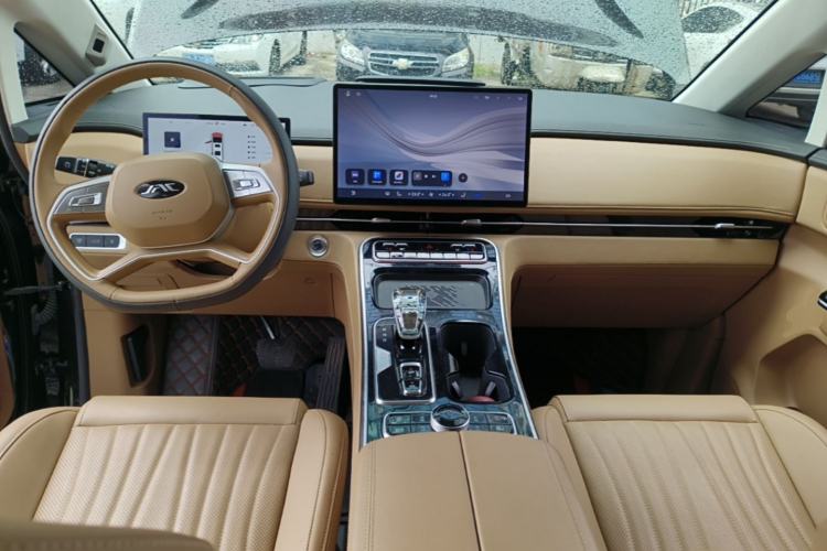 Used JAC Refine RF8 PHEV 2024 Hongmeng Edition 1.5T 150KM Flagship Model – Lithium Iron Phosphate Center Console