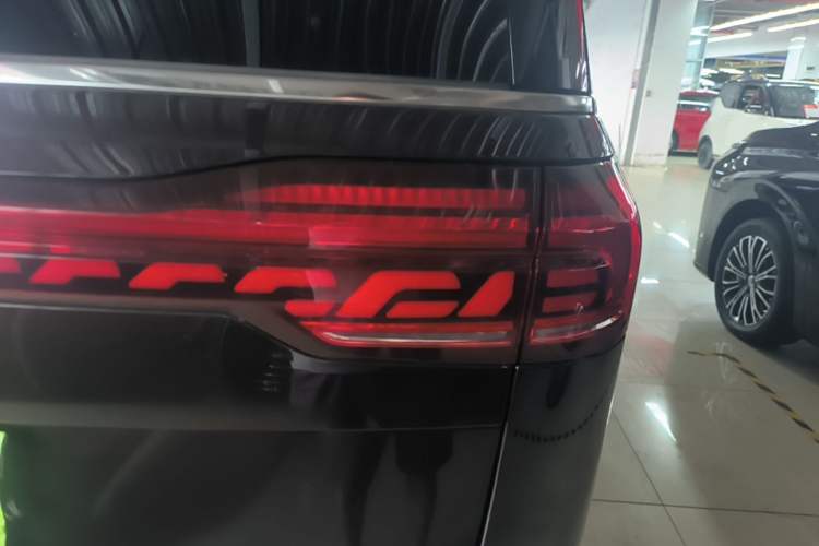 Used JAC Refine RF8 PHEV 2024 Zhiling Edition 1.5T 150KM Flagship Model – Lithium Iron Phosphate Exterior 3