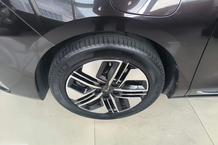 Used JAC Refine RF8 PHEV 2024 Zhiling Edition 1.5T 150KM Flagship Model – Lithium Iron Phosphate Exterior 4