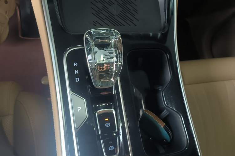 Used JAC Refine RF8 PHEV 2024 Zhiling Edition 1.5T 150KM Flagship Model – Lithium Iron Phosphate Gear Lever