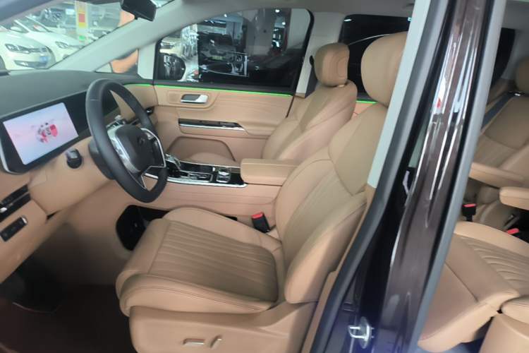 Used JAC Refine RF8 PHEV 2024 Zhiling Edition 1.5T 150KM Flagship Model – Lithium Iron Phosphate Left Front Seat