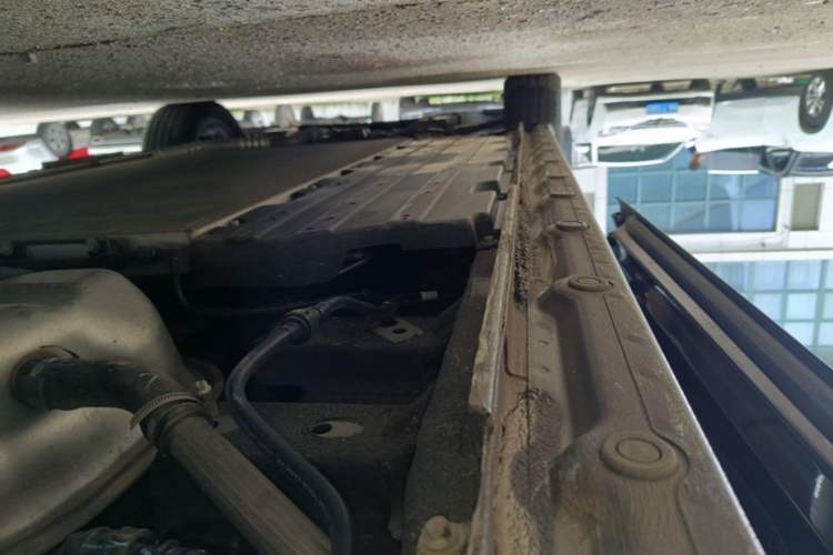 Used JAC Refine RF8 PHEV 2024 Hongmeng Edition 1.5T 150KM Flagship Model – Lithium Iron Phosphate Left Side Sill