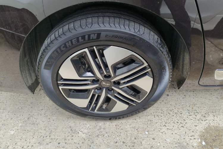 Used JAC Refine RF8 PHEV 2024 Hongmeng Edition 1.5T 150KM Flagship Model – Lithium Iron Phosphate Right Rear Wheel Hub