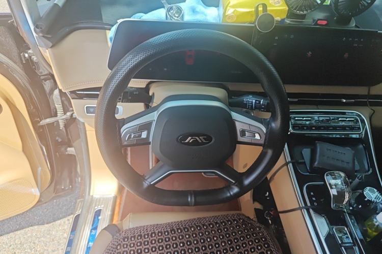 Used JAC Refine RF8 PHEV 2024 Zhiling Edition 1.5T 150KM Flagship Model – Lithium Iron Phosphate Steering Wheel