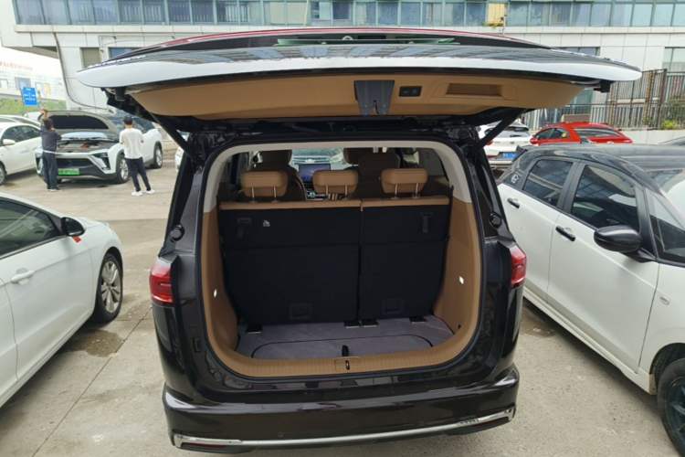 Used JAC Refine RF8 PHEV 2024 Hongmeng Edition 1.5T 150KM Flagship Model – Lithium Iron Phosphate Trunk