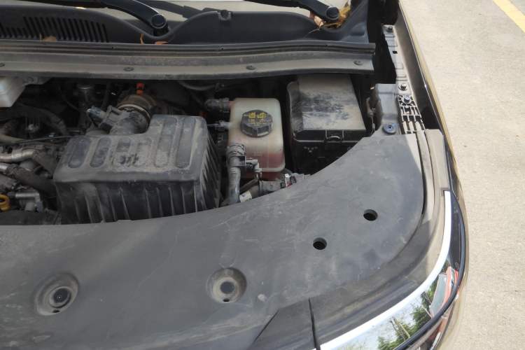 Used JAC Refine RF8 PHEV 2024 Zhiling Edition 1.5T 150KM Flagship Model – Lithium Iron Phosphate Engine Bay Left