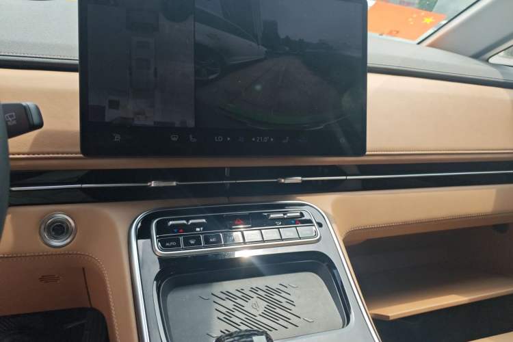 Used JAC Refine RF8 PHEV 2024 Hongmeng Edition 1.5T 150KM Flagship Model – Lithium Iron Phosphate Audio And AC Panel