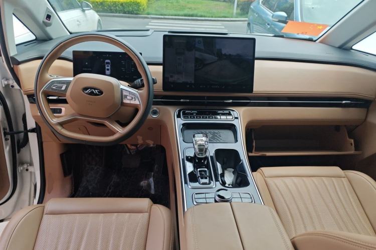 Used JAC Refine RF8 PHEV 2024 Hongmeng Edition 1.5T 150KM Flagship Model – Lithium Iron Phosphate Center Console