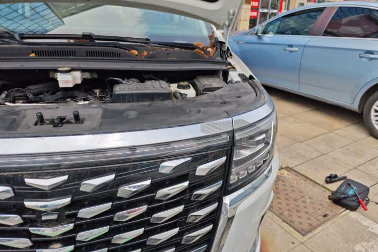 Used JAC Refine RF8 PHEV 2024 Hongmeng Edition 1.5T 150KM Flagship Model – Lithium Iron Phosphate Engine Bay Left