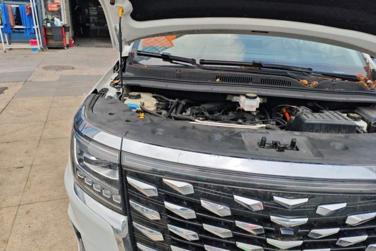 Used JAC Refine RF8 PHEV 2024 Hongmeng Edition 1.5T 150KM Flagship Model – Lithium Iron Phosphate Engine Bay Right