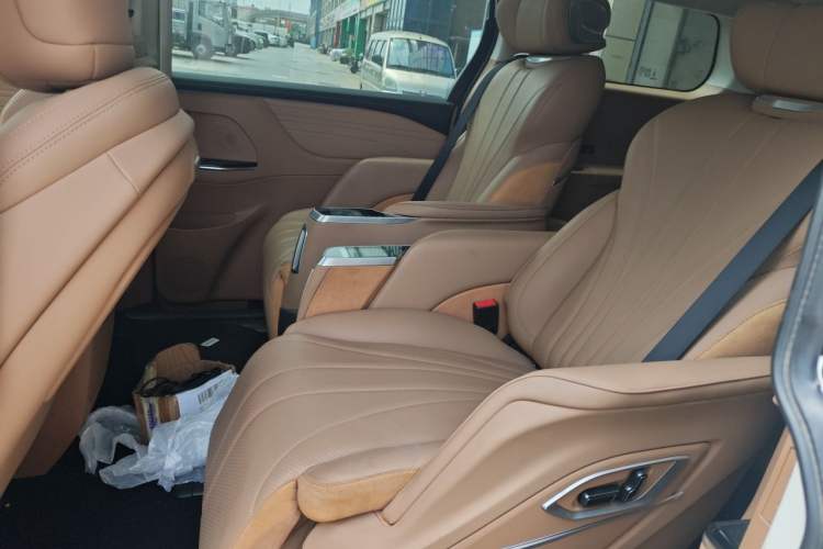 Used JAC Refine RF8 PHEV 2024 Hongmeng Edition 1.5T 150KM Flagship Model – Lithium Iron Phosphate Left Rear Seat