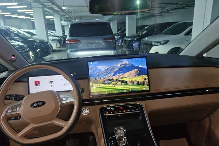Used JAC Refine RF8 PHEV 2024 Hongmeng Edition 1.5T 150KM Flagship Model – Lithium Iron Phosphate Center Console
