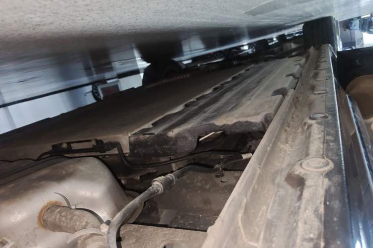 Used JAC Refine RF8 PHEV 2024 Hongmeng Edition 1.5T 150KM Flagship Model – Lithium Iron Phosphate Left Side Sill