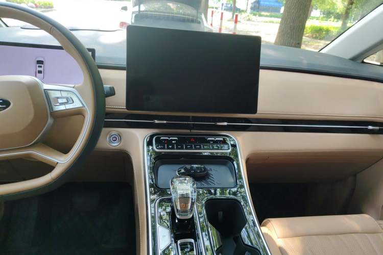 Used JAC Refine RF8 PHEV 2024 Hongmeng Edition 1.5T 150KM Flagship Model – Lithium Iron Phosphate Audio And AC Panel