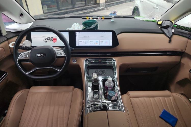 Used JAC Refine RF8 PHEV 2024 Zhiling Edition 1.5T 150KM Flagship Model – Lithium Iron Phosphate Center Console