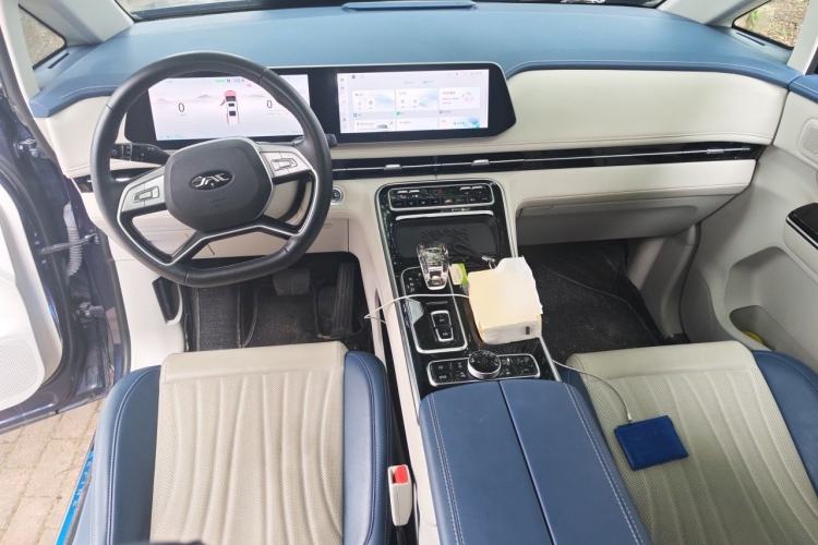 Used JAC Refine RF8 PHEV 2024 Zhiling Edition 1.5T 150KM Flagship Model – Lithium Iron Phosphate Center Console