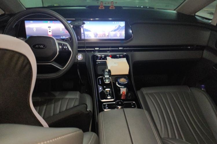 Used JAC Refine RF8 PHEV 2024 Zhiling Edition 1.5T 150KM Glory Model Lithium Iron Phosphate Center Console