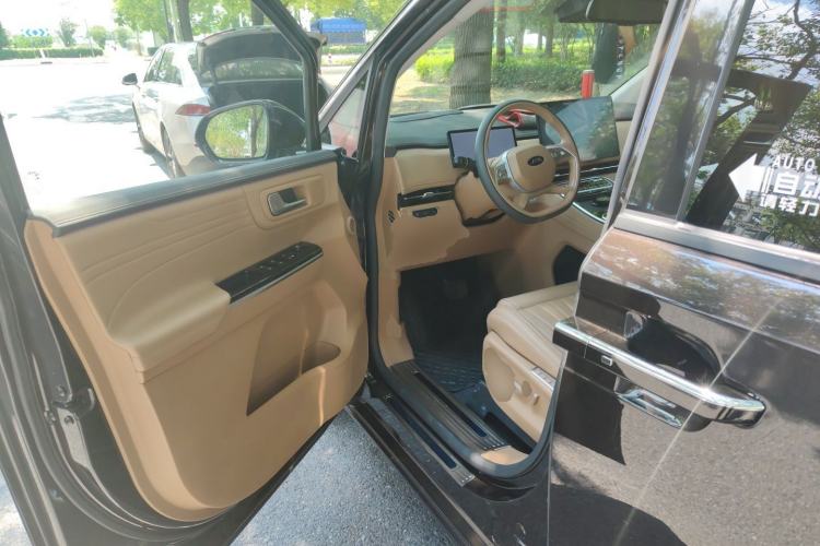 Used JAC Refine RF8 PHEV 2024 Hongmeng Edition 1.5T 150KM Flagship Model – Lithium Iron Phosphate Driver Seat