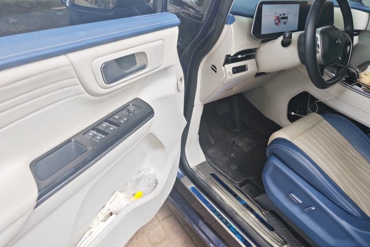 Used JAC Refine RF8 PHEV 2024 Zhiling Edition 1.5T 150KM Flagship Model – Lithium Iron Phosphate Driver Seat