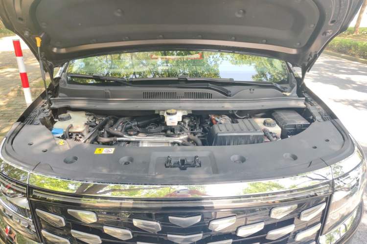 Used JAC Refine RF8 PHEV 2024 Hongmeng Edition 1.5T 150KM Flagship Model – Lithium Iron Phosphate Engine Bay