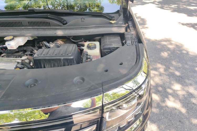 Used JAC Refine RF8 PHEV 2024 Hongmeng Edition 1.5T 150KM Flagship Model – Lithium Iron Phosphate Engine Bay Left