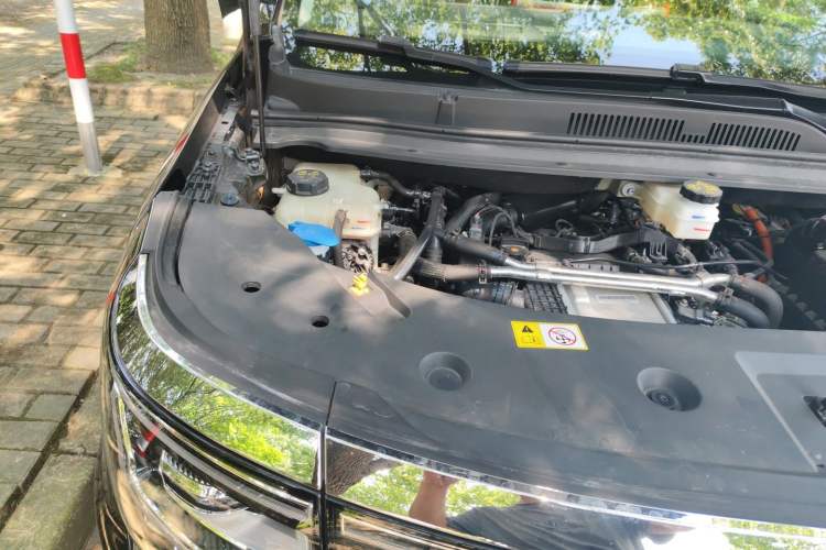 Used JAC Refine RF8 PHEV 2024 Hongmeng Edition 1.5T 150KM Flagship Model – Lithium Iron Phosphate Engine Bay Right