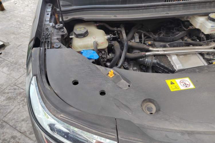 Used JAC Refine RF8 PHEV 2024 Zhiling Edition 1.5T 150KM Flagship Model – Lithium Iron Phosphate Engine Bay Right