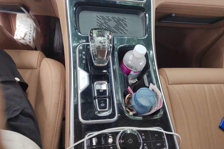Used JAC Refine RF8 PHEV 2024 Zhiling Edition 1.5T 150KM Flagship Model – Lithium Iron Phosphate Gear Lever
