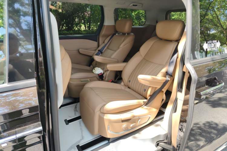 Used JAC Refine RF8 PHEV 2024 Hongmeng Edition 1.5T 150KM Flagship Model – Lithium Iron Phosphate Left Rear Seat