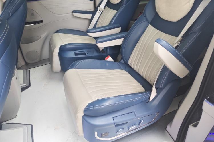Used JAC Refine RF8 PHEV 2024 Zhiling Edition 1.5T 150KM Flagship Model – Lithium Iron Phosphate Left Rear Seat