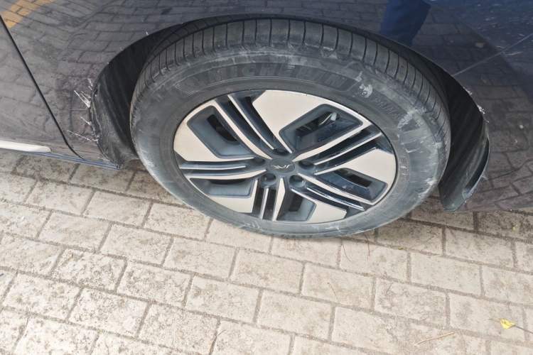 Used JAC Refine RF8 PHEV 2024 Zhiling Edition 1.5T 150KM Flagship Model – Lithium Iron Phosphate Right Front Wheel Hub