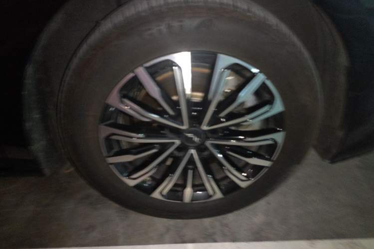 Used JAC Refine RF8 PHEV 2024 Zhiling Edition 1.5T 150KM Glory Model Lithium Iron Phosphate Right Front Wheel Hub