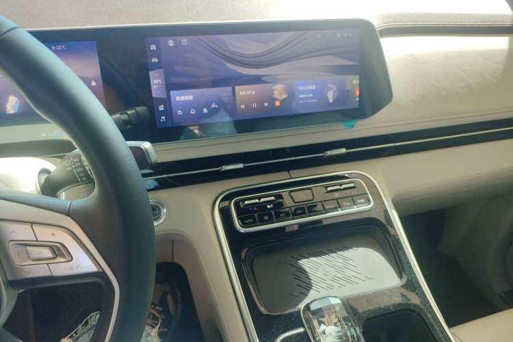 Used JAC Refine RF8 PHEV 2024 Zhiling Edition 1.5T 150KM Flagship Model – Lithium Iron Phosphate Audio And AC Panel