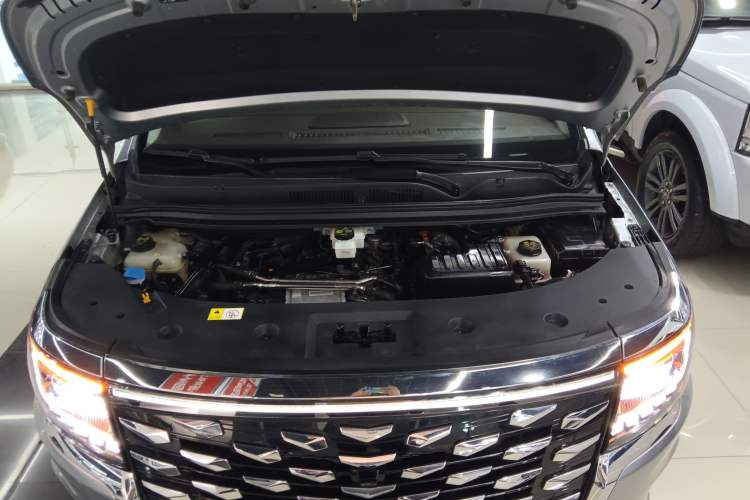 Used JAC Refine RF8 PHEV 2024 Zhiling Edition 1.5T 150KM Flagship Model – Lithium Iron Phosphate Engine Bay