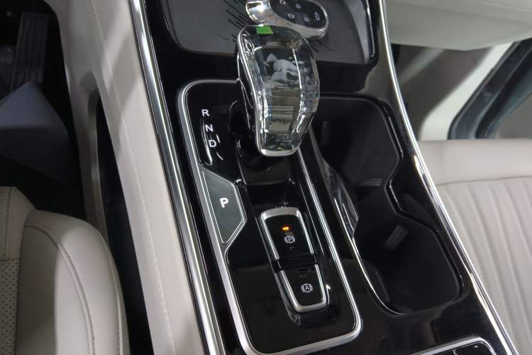 Used JAC Refine RF8 PHEV 2024 Zhiling Edition 1.5T 150KM Flagship Model – Lithium Iron Phosphate Gear Lever