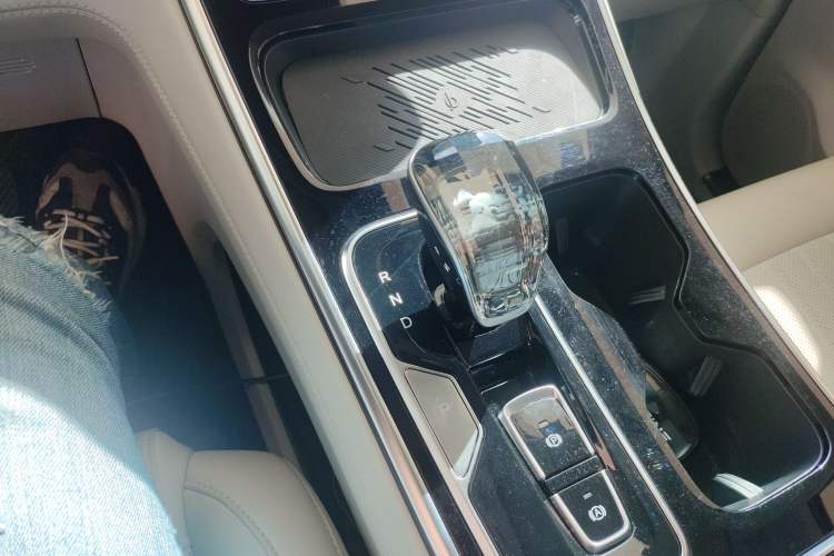 Used JAC Refine RF8 PHEV 2024 Zhiling Edition 1.5T 150KM Flagship Model – Lithium Iron Phosphate Gear Lever