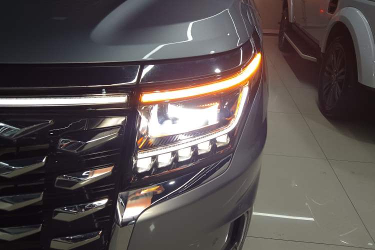 Used JAC Refine RF8 PHEV 2024 Zhiling Edition 1.5T 150KM Flagship Model – Lithium Iron Phosphate Left Front Headlight