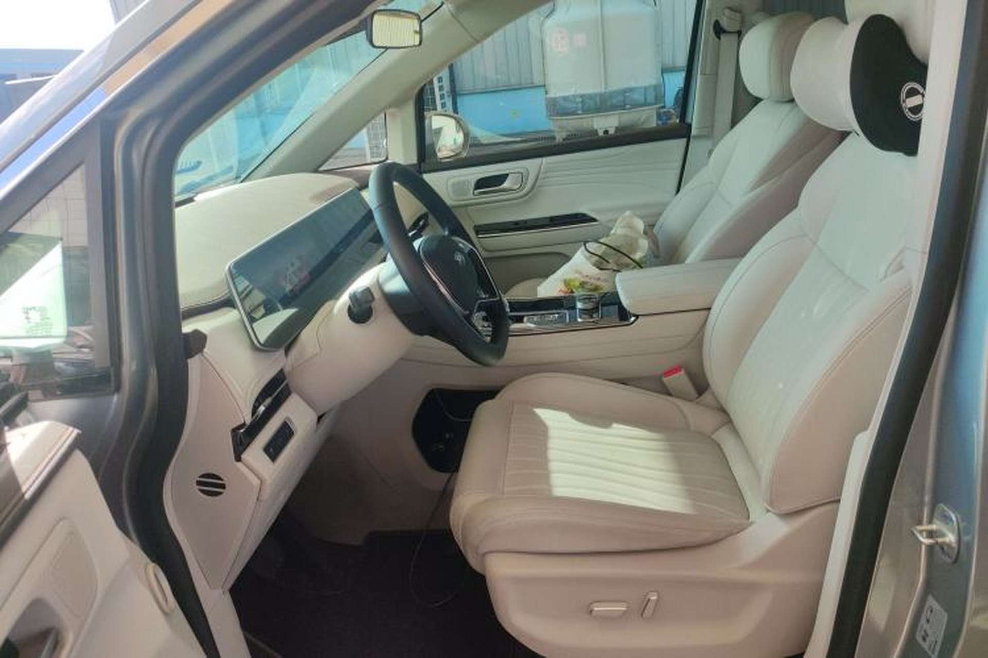 Used JAC Refine RF8 PHEV 2024 Zhiling Edition 1.5T 150KM Flagship Model – Lithium Iron Phosphate Left Front Seat