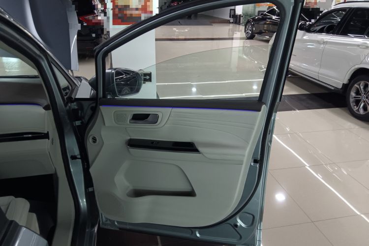 Used JAC Refine RF8 PHEV 2024 Zhiling Edition 1.5T 150KM Flagship Model – Lithium Iron Phosphate Right Front Door Interior