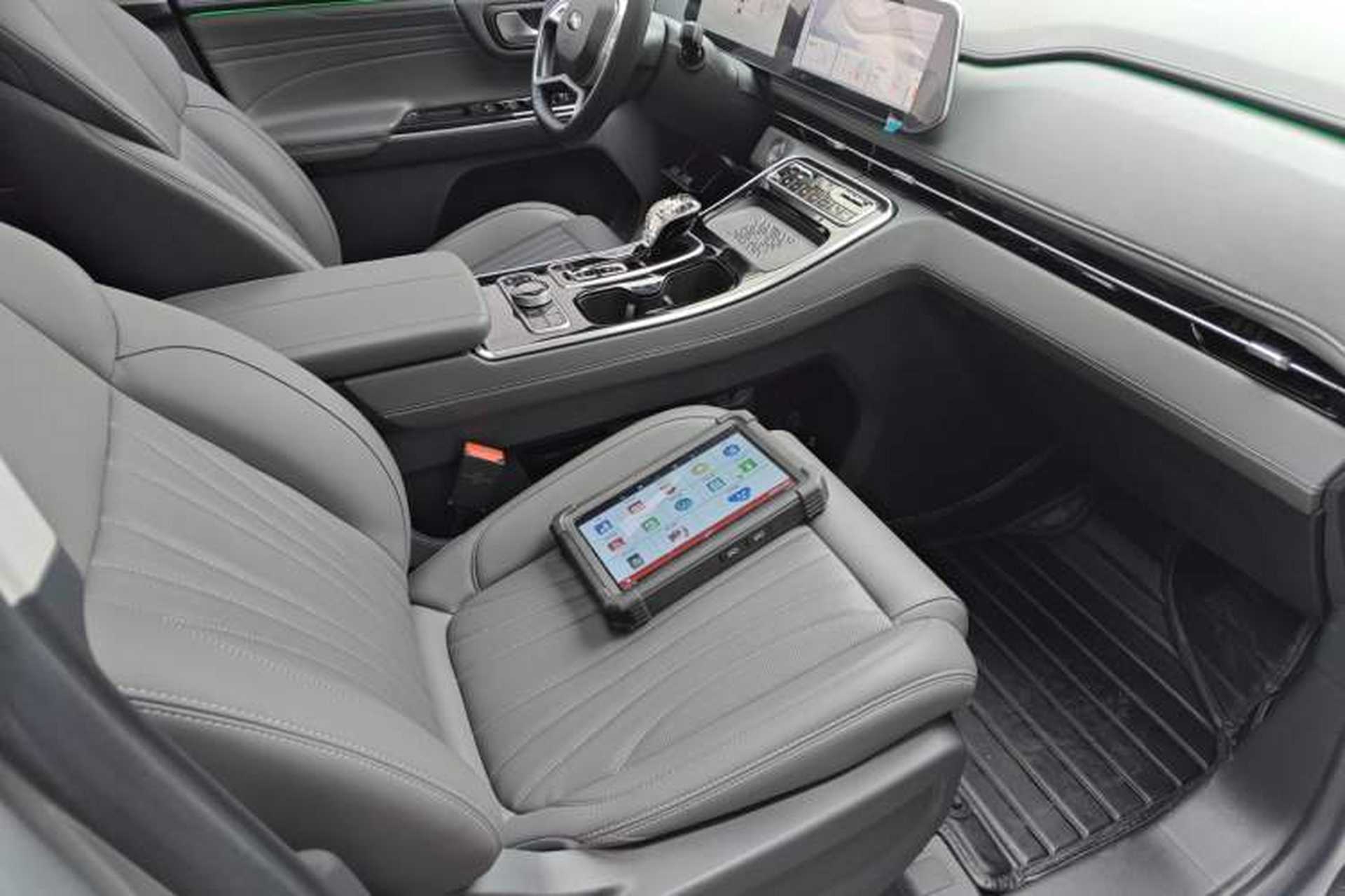 Used JAC Refine RF8 PHEV 2024 Zhiling Edition 1.5T 150KM Flagship Model – Lithium Iron Phosphate Right Front Seat