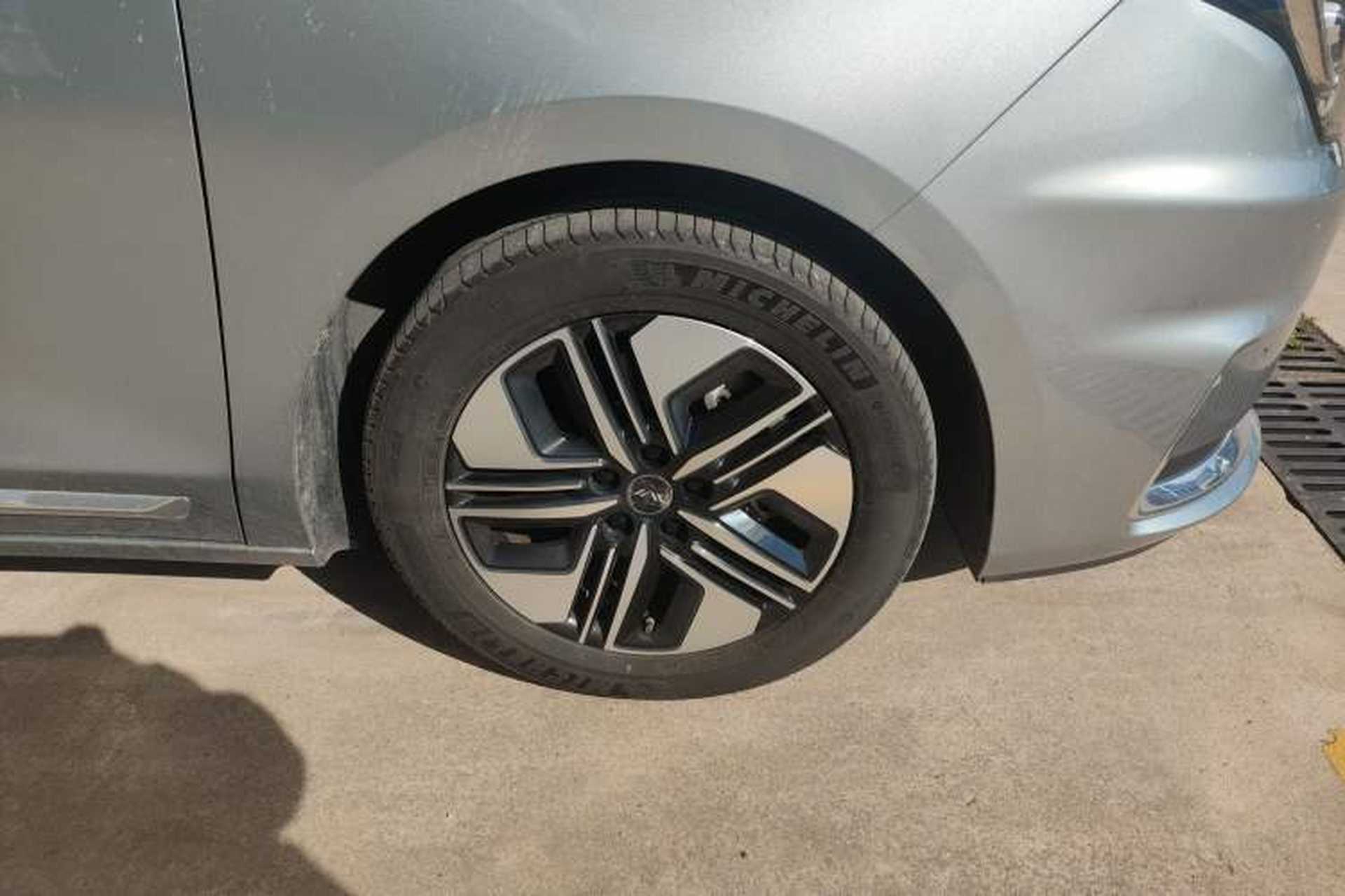 Used JAC Refine RF8 PHEV 2024 Zhiling Edition 1.5T 150KM Flagship Model – Lithium Iron Phosphate Right Front Wheel Hub