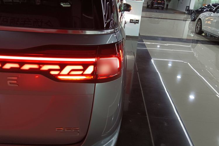 Used JAC Refine RF8 PHEV 2024 Zhiling Edition 1.5T 150KM Flagship Model – Lithium Iron Phosphate Right Rear Taillight