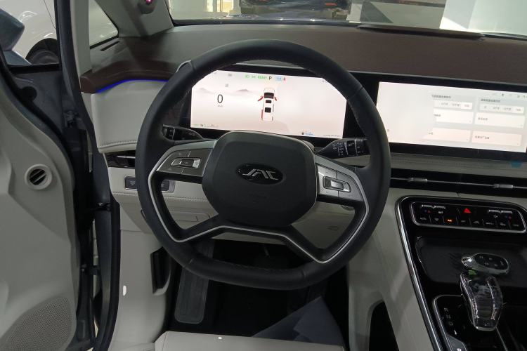 Used JAC Refine RF8 PHEV 2024 Zhiling Edition 1.5T 150KM Flagship Model – Lithium Iron Phosphate Steering Wheel